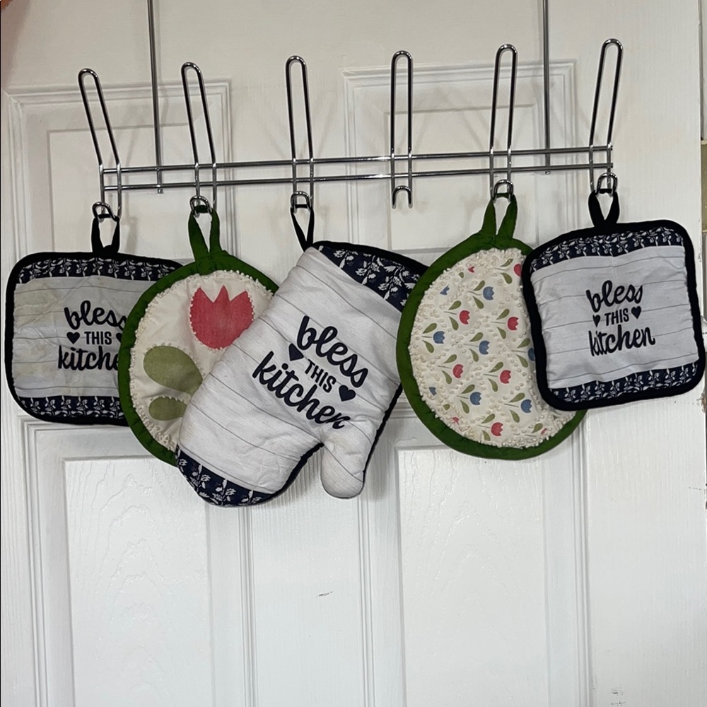 Bless This Kitchen Oven Mitt and Pot Holder Set